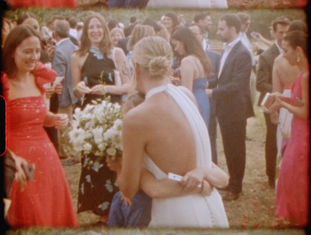 Una novia y sus invitados el día de su boda en España, filmada en Super 8 en Europa